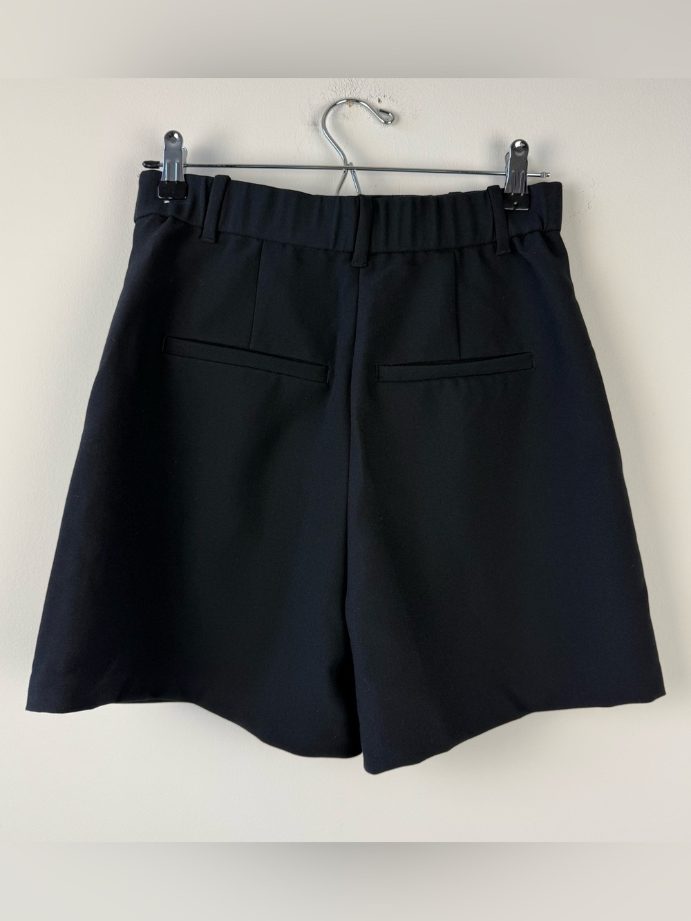 Abercrombie Black High Rise Pleated Trouser Shorts - Picture 3 of 5